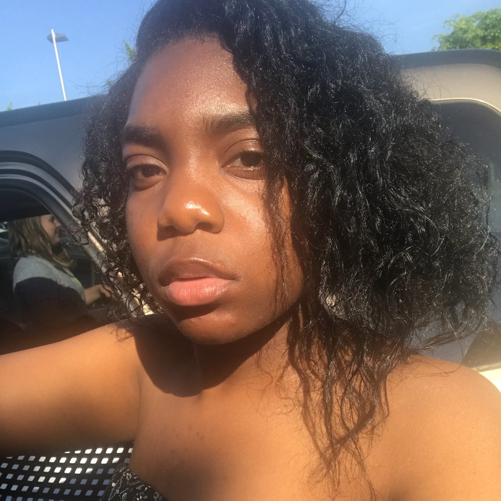 Meet your Posher, Malika